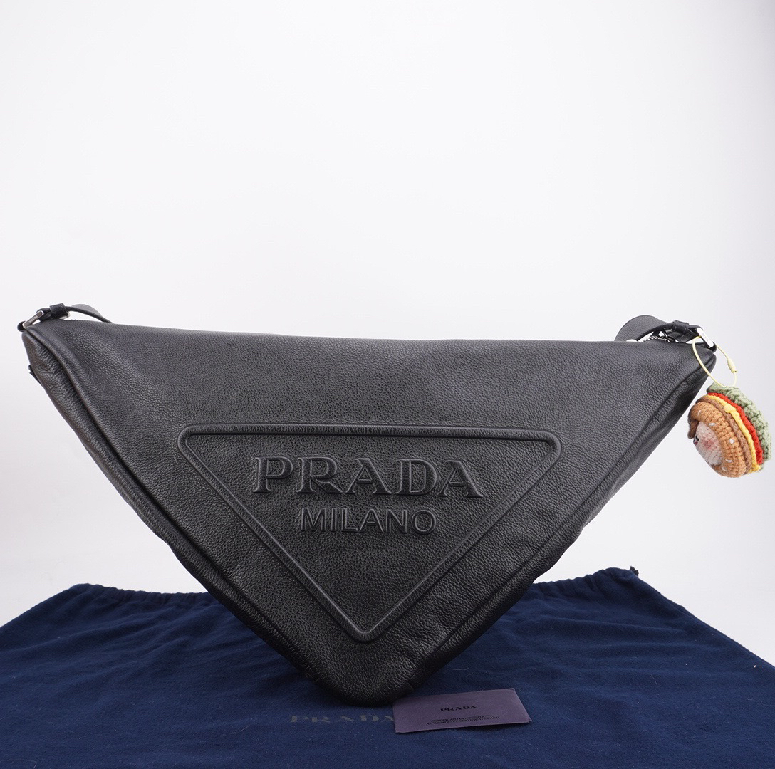 99新 Prada/普拉达 98-99新普拉达黑色粒面三角包单肩斜挎包 F501