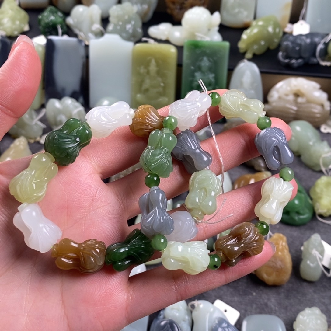 万***漫和田玉未镶嵌颈饰