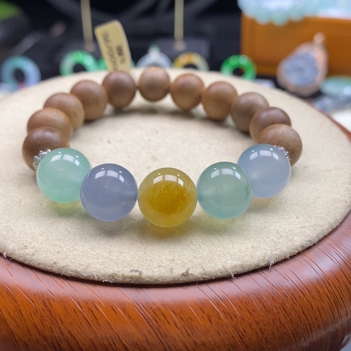 沉香木手串翡翠梦幻马卡龙手串