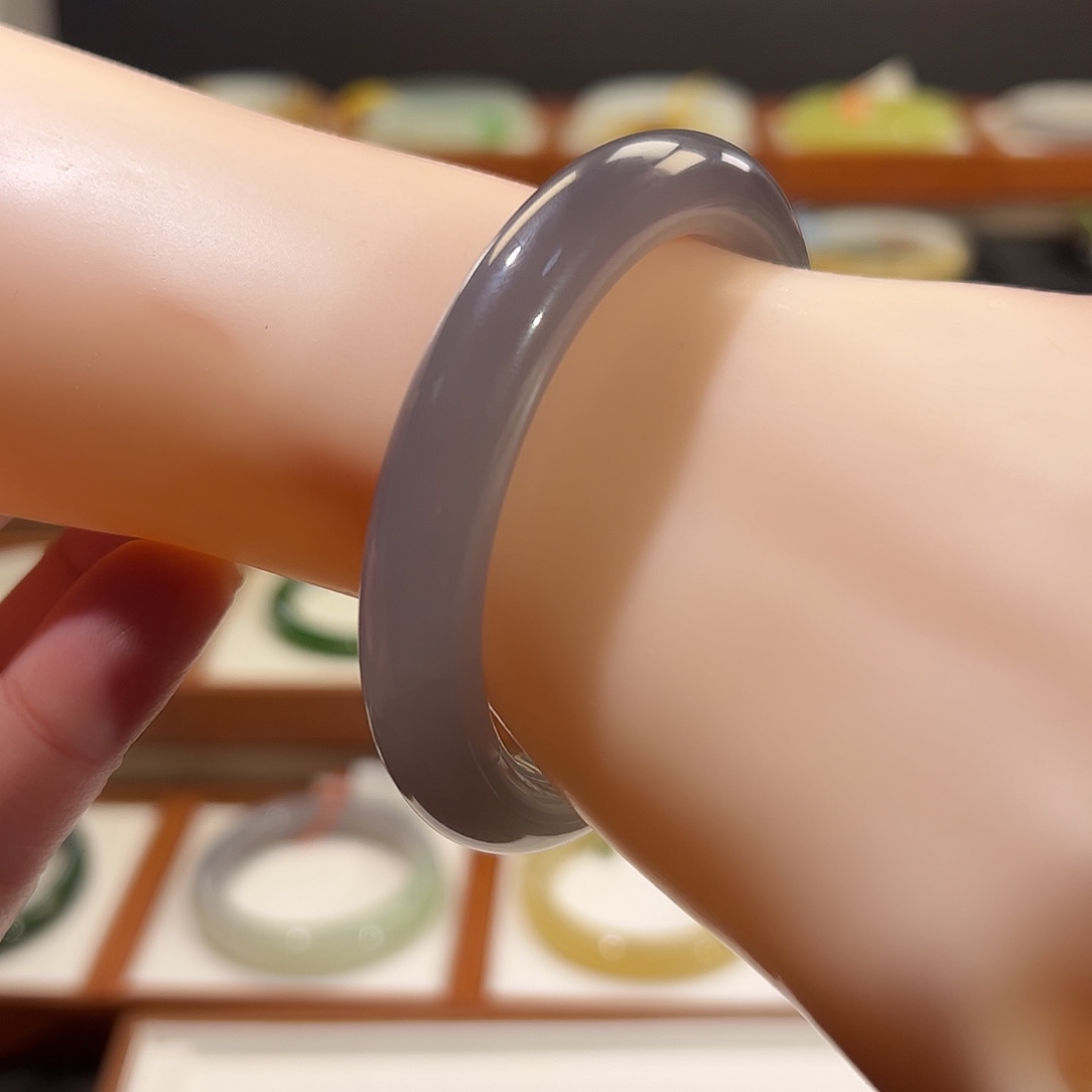 和田玉手镯未镶嵌渐变紫