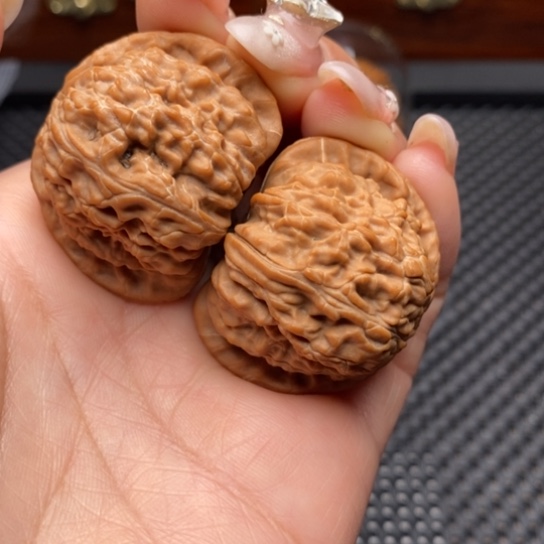 文玩核桃吊坠38全品球白