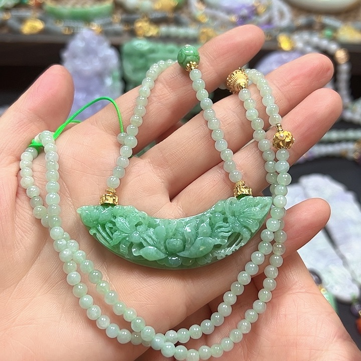 翡翠颈饰未镶嵌吊坠