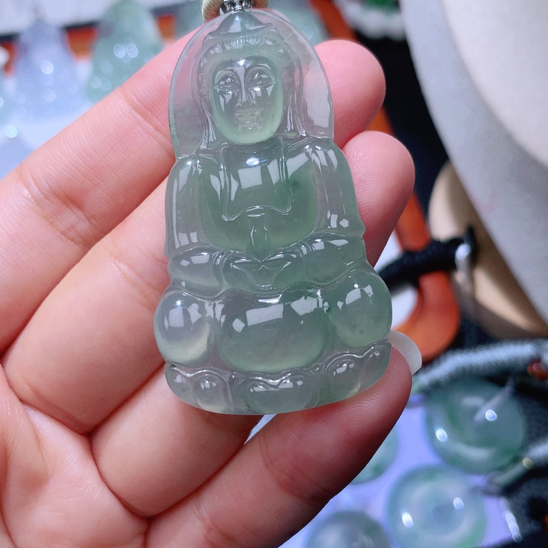 颈饰18K金镶嵌翡翠观音