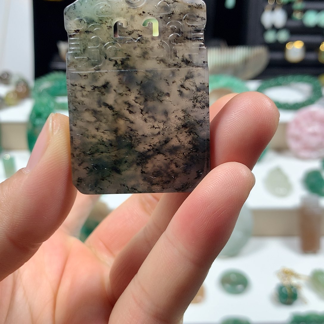 未镶嵌独山玉颈饰