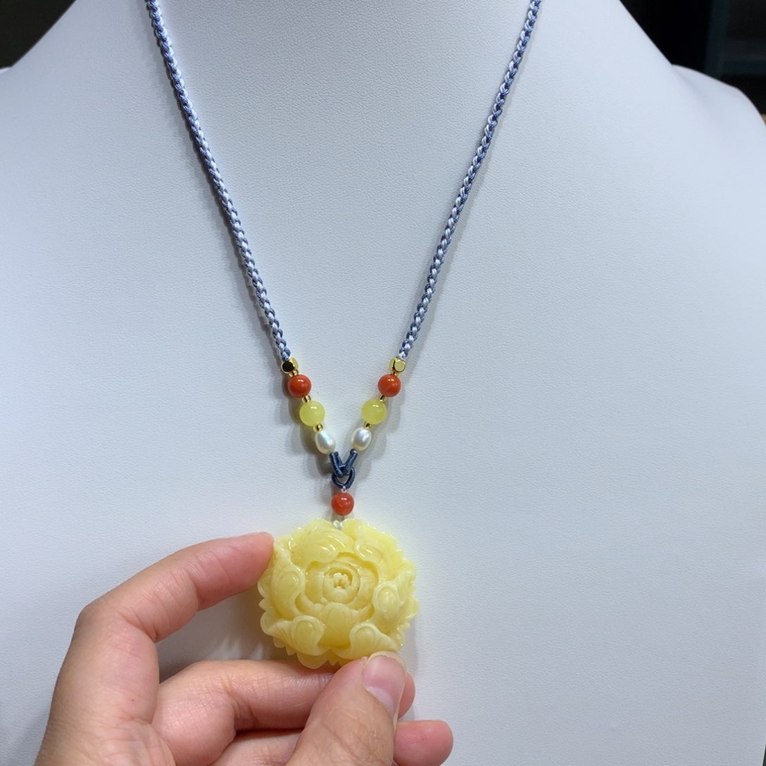 蜜蜡颈饰未镶嵌牡丹花