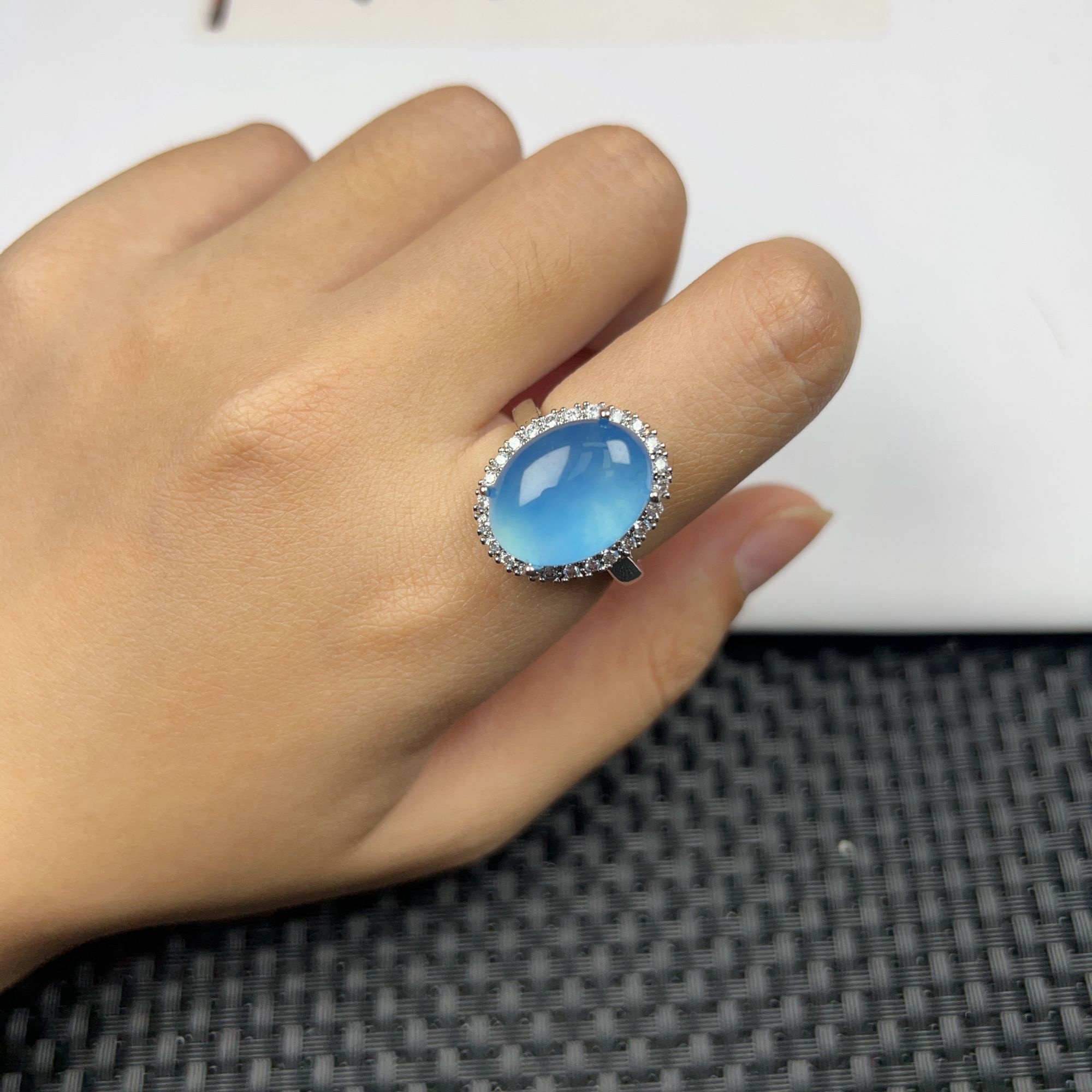 (缅甸老郑珠宝)W357蓝冰戒指时尚精美气质百搭款吊坠