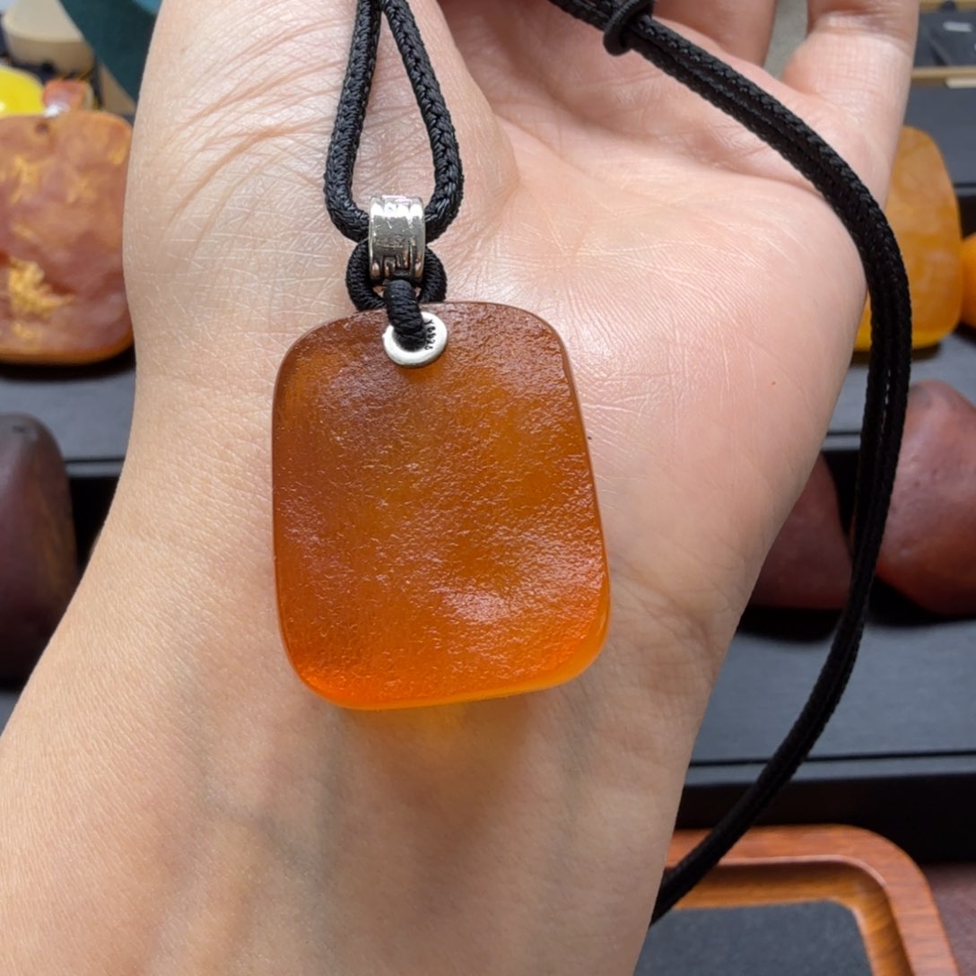 琥珀吊坠(赠链)未镶嵌