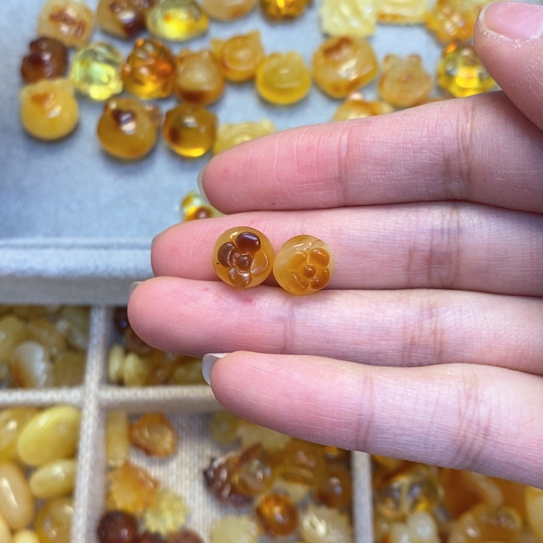 蜜蜡颈饰未镶嵌柿子