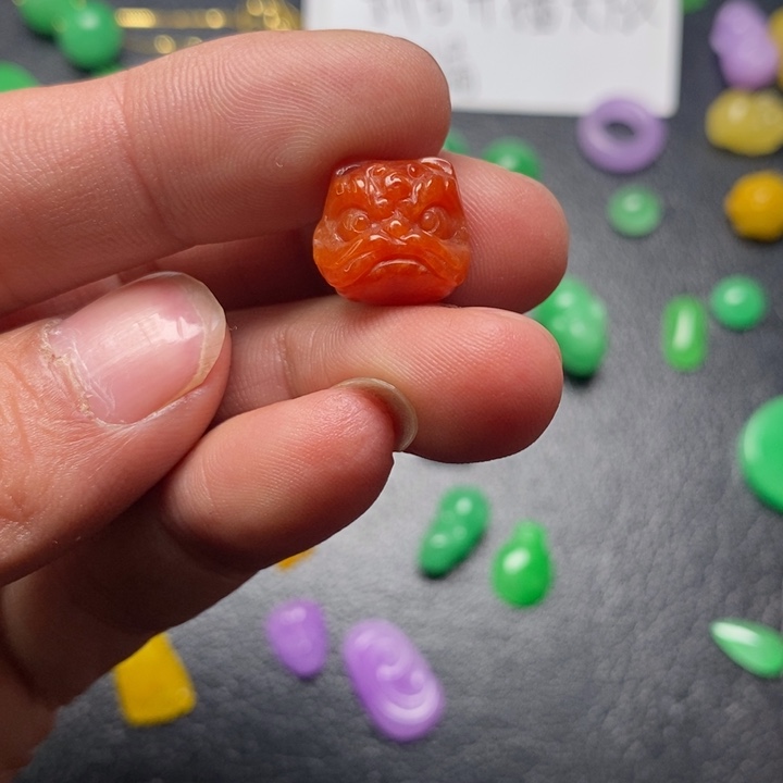 刹***间翡翠未镶嵌颈饰挂件