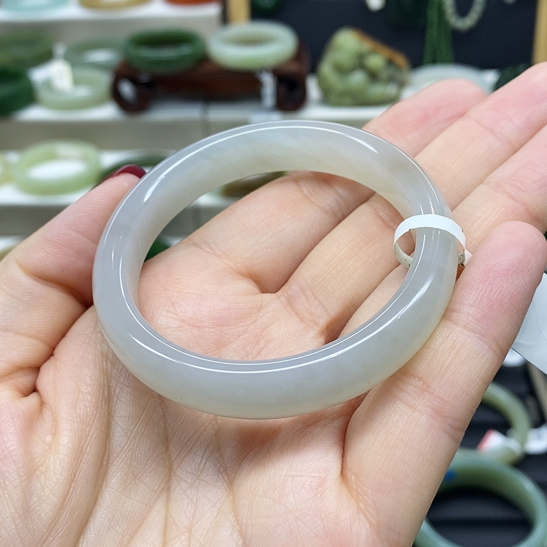 小***吃和田玉未镶嵌手镯