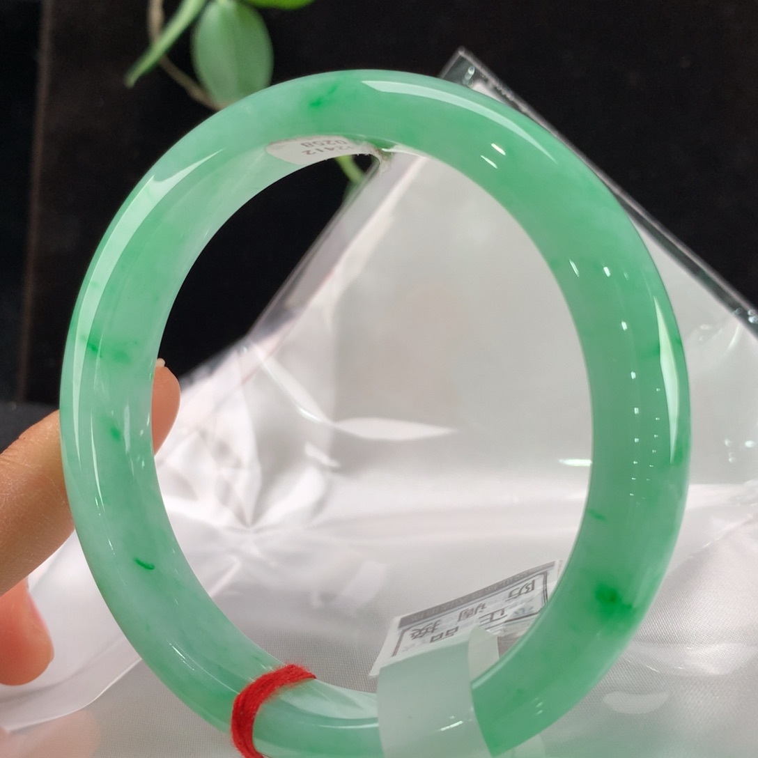 翡翠手镯未镶嵌62圈口0258