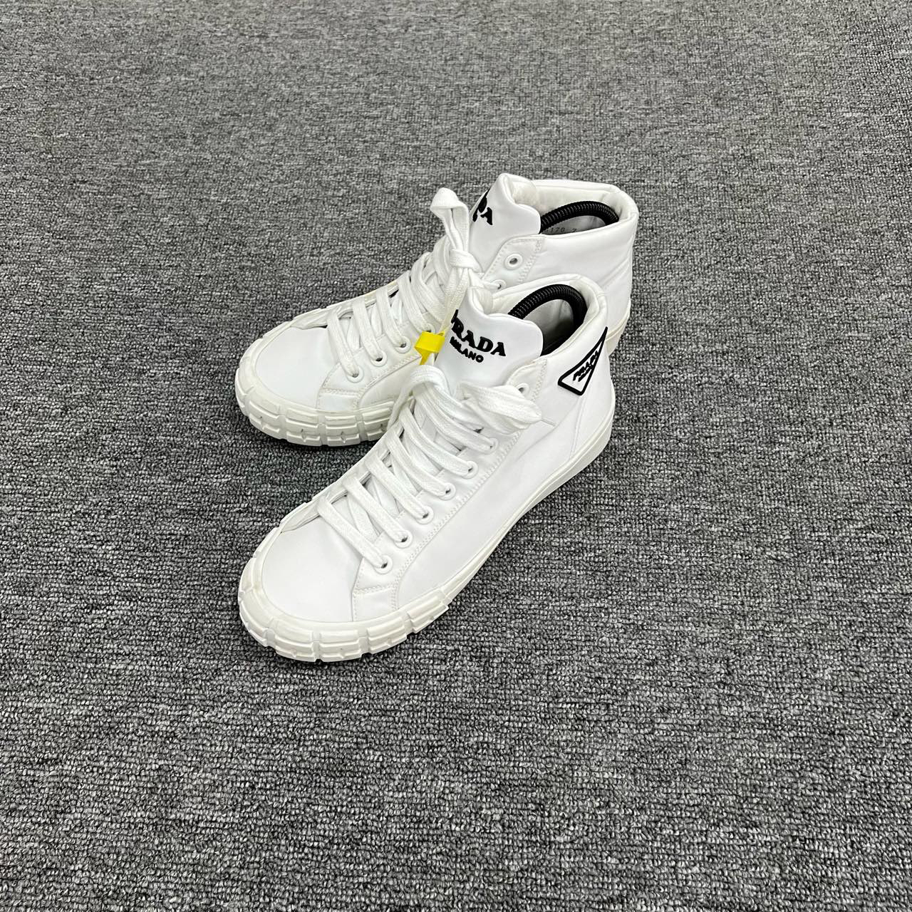 95新 Prada/普拉达 污渍 白色尼龙三角标高帮板鞋 41码/95新/无配