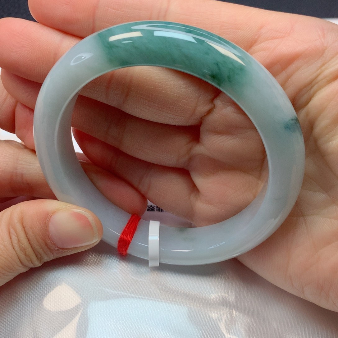 翡翠手镯未镶嵌59圈