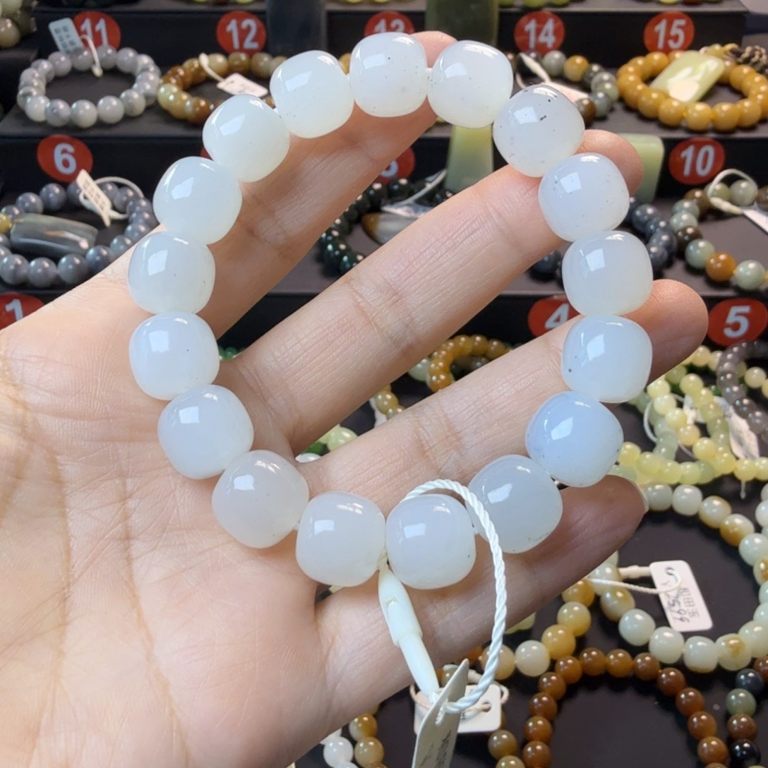 忆***轩和田玉未镶嵌手链