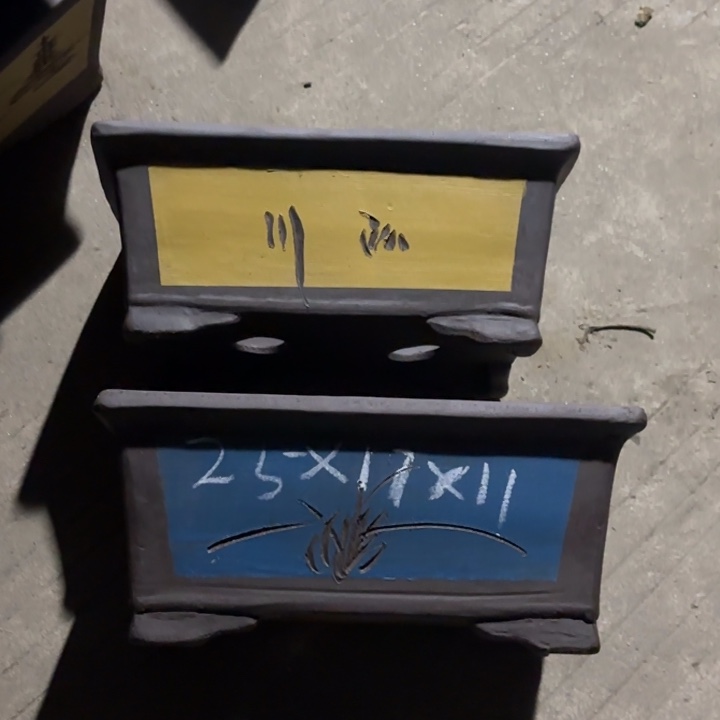 紫砂花盆100-6。  25.长