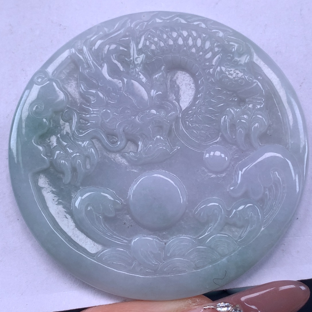 翡翠未镶嵌颈饰龙