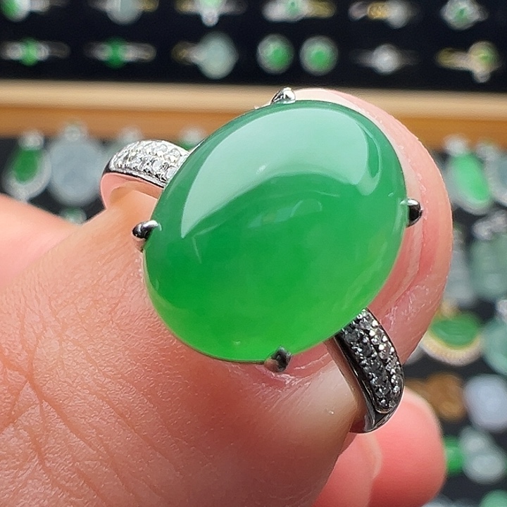 翡翠18K金镶嵌戒指蛋面11.9