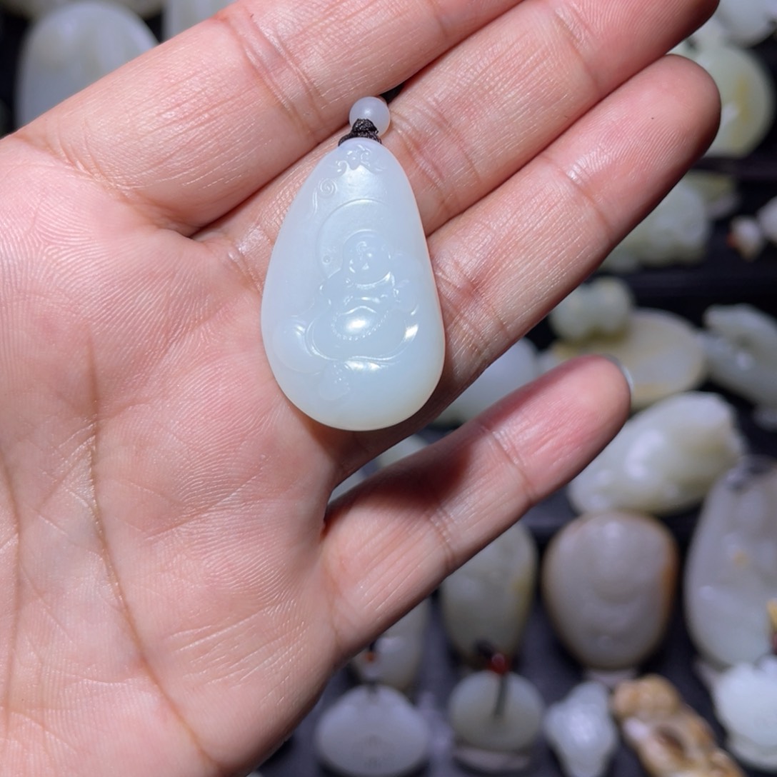 和田玉颈饰未镶嵌贺*