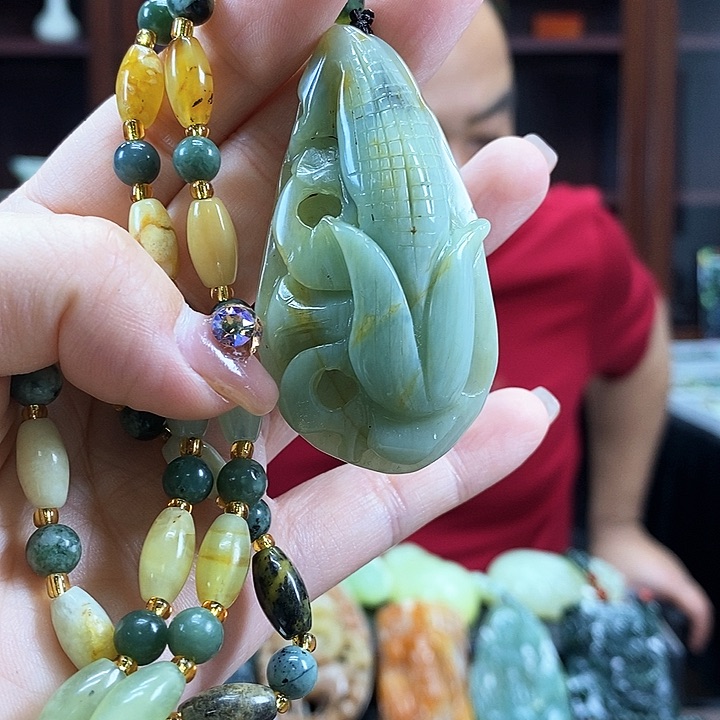 蛇纹石玉吊坠未镶嵌