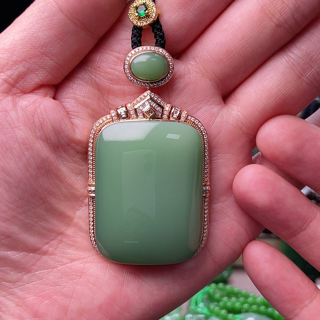 和田玉（碧玉）颈饰18K金镶嵌i****7