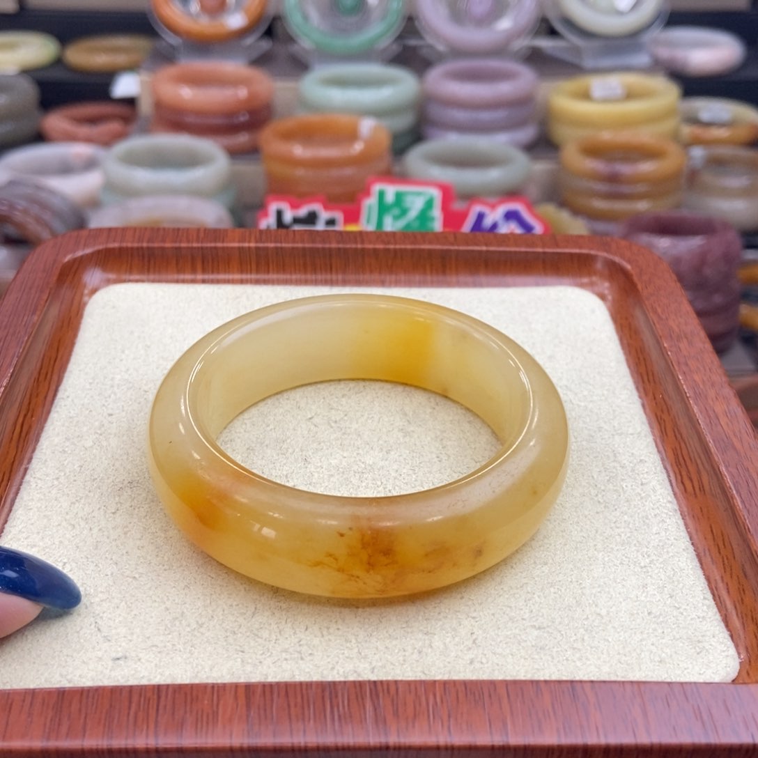 石英质玉手镯未镶嵌