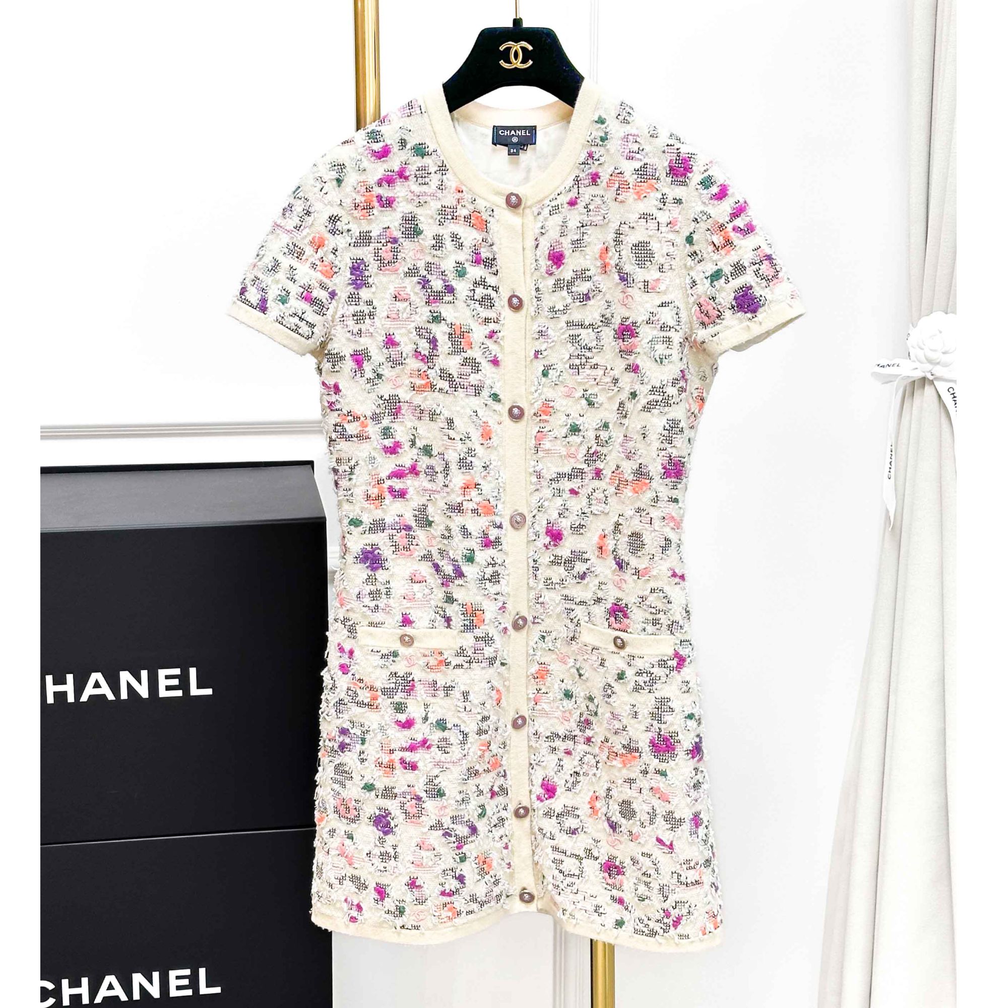 99新 Chanel/香奈儿 34码22P重工款乳白底亮片刺绣logo连身裙