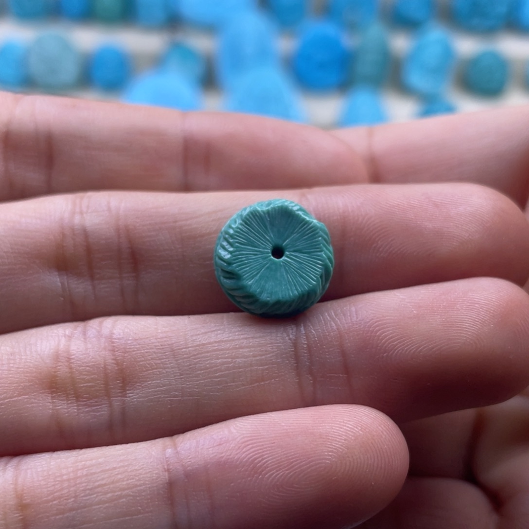 绿松石未镶嵌颈饰