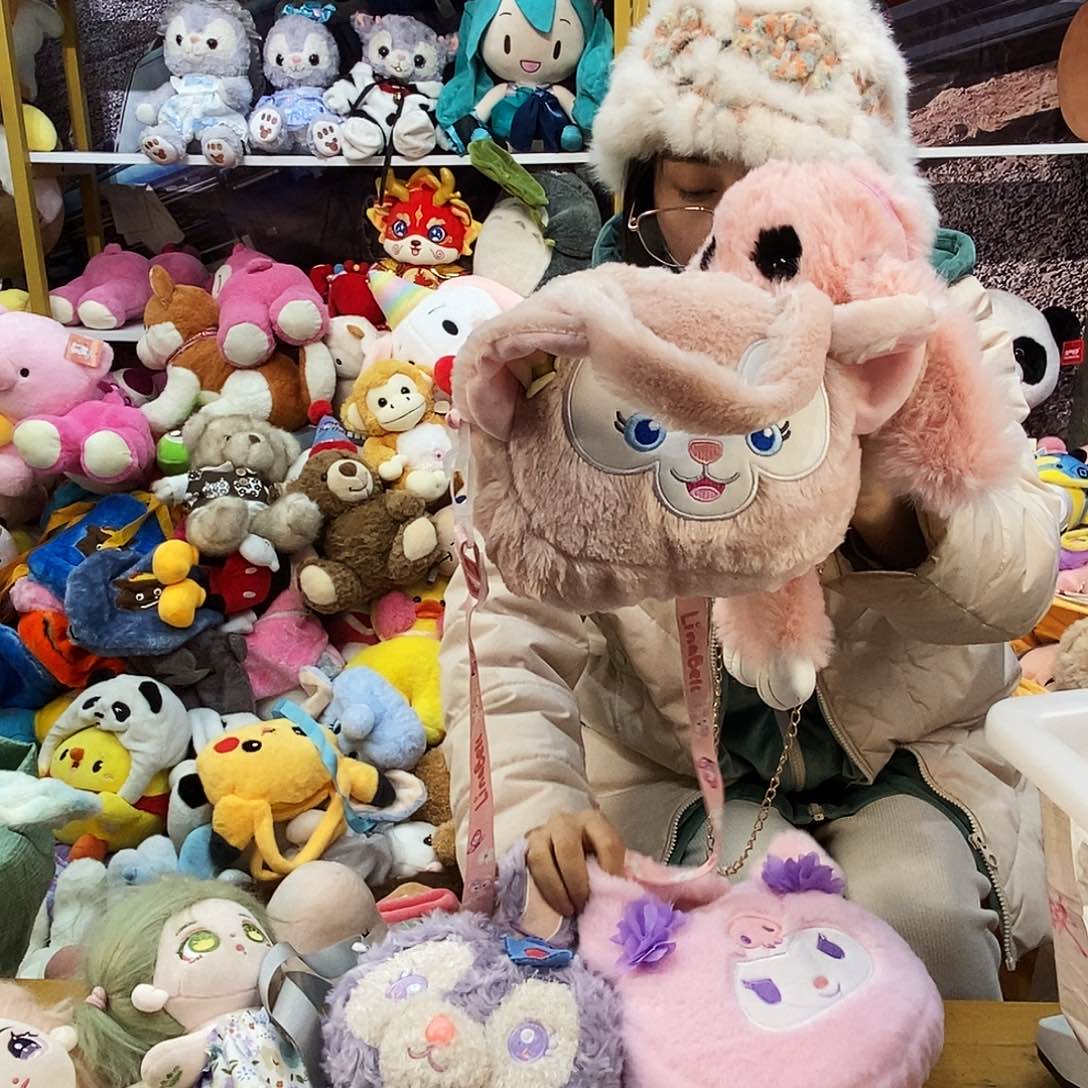 毛绒L****”毛绒玩具301