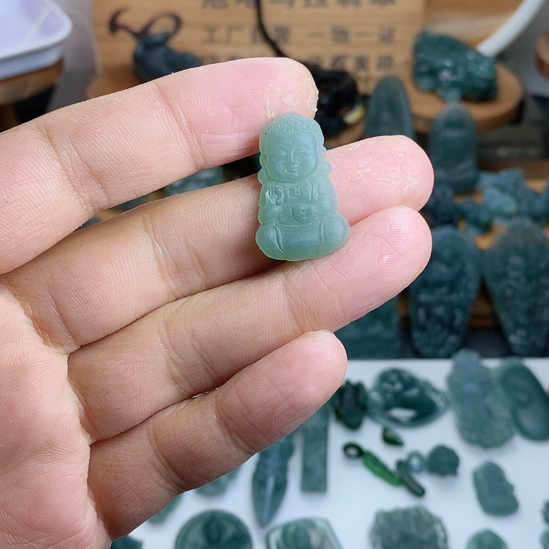 定制翡翠未镶嵌宝宝佛