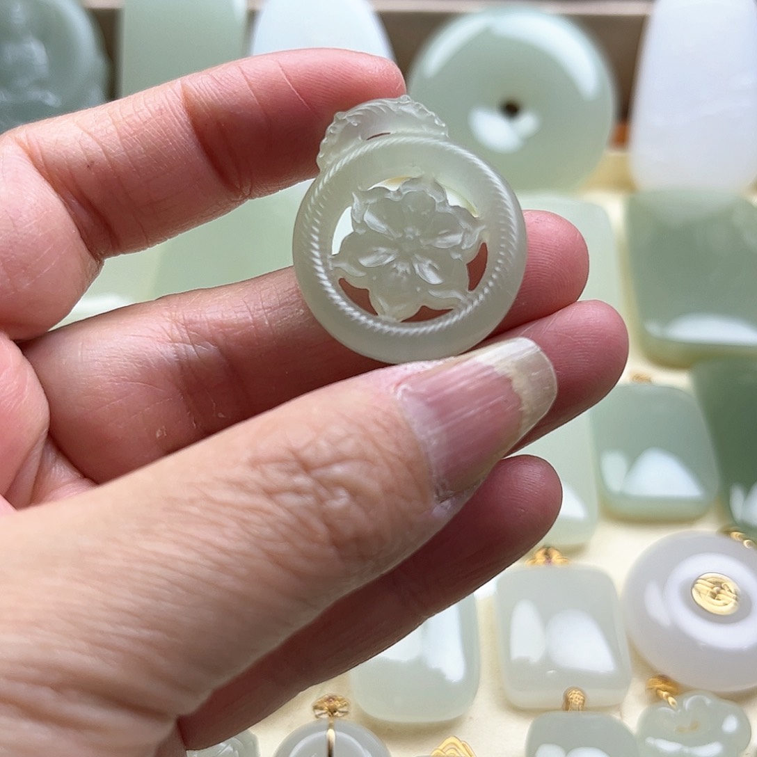 和田玉挂件未镶嵌