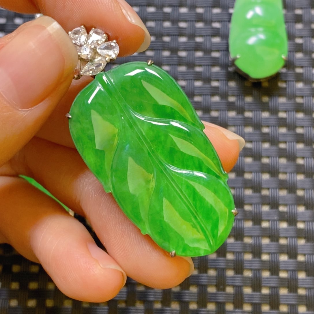 翡翠颈饰银S925镶嵌吊坠