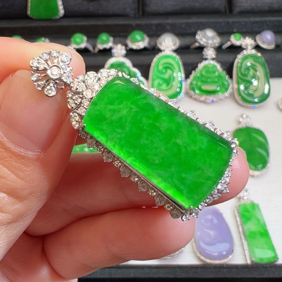 翡翠吊坠(不含链)18K金镶嵌