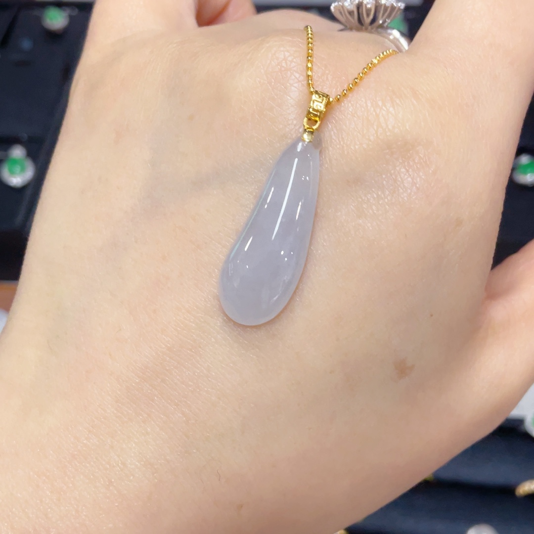 翡翠18K金镶嵌颈饰翡翠