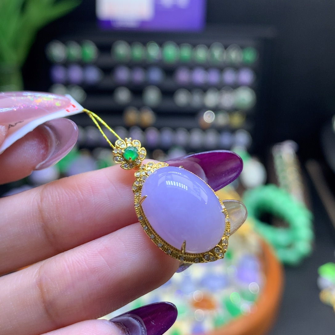 翡翠18K金镶嵌颈饰