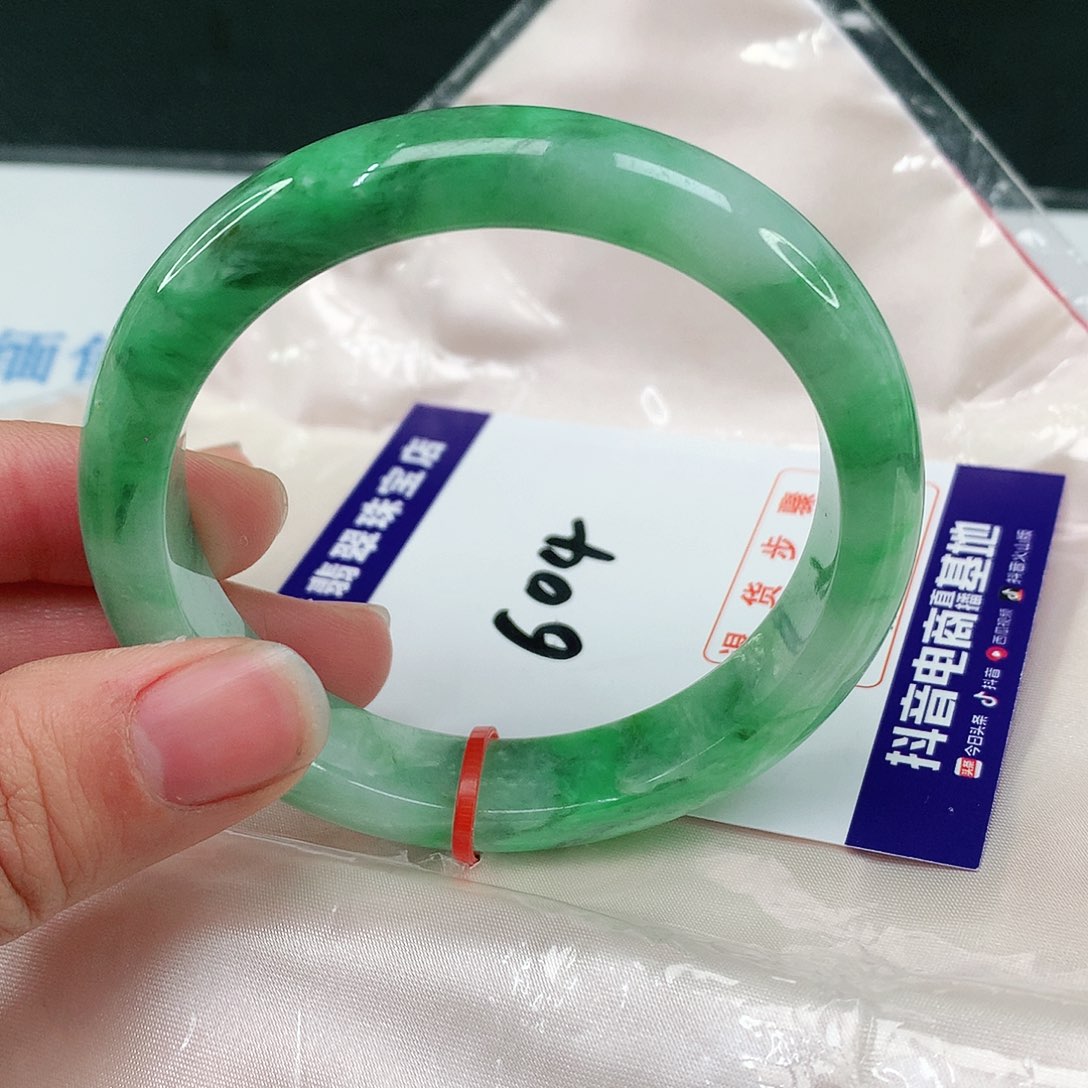 翡翠手镯未镶嵌翡翠