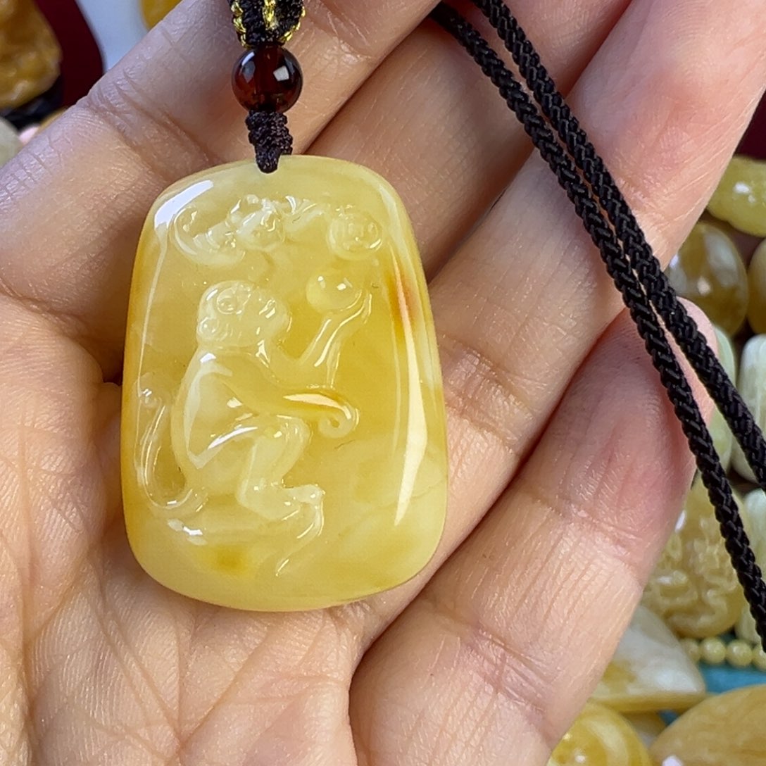 蜜蜡吊坠(赠链)未镶嵌猴