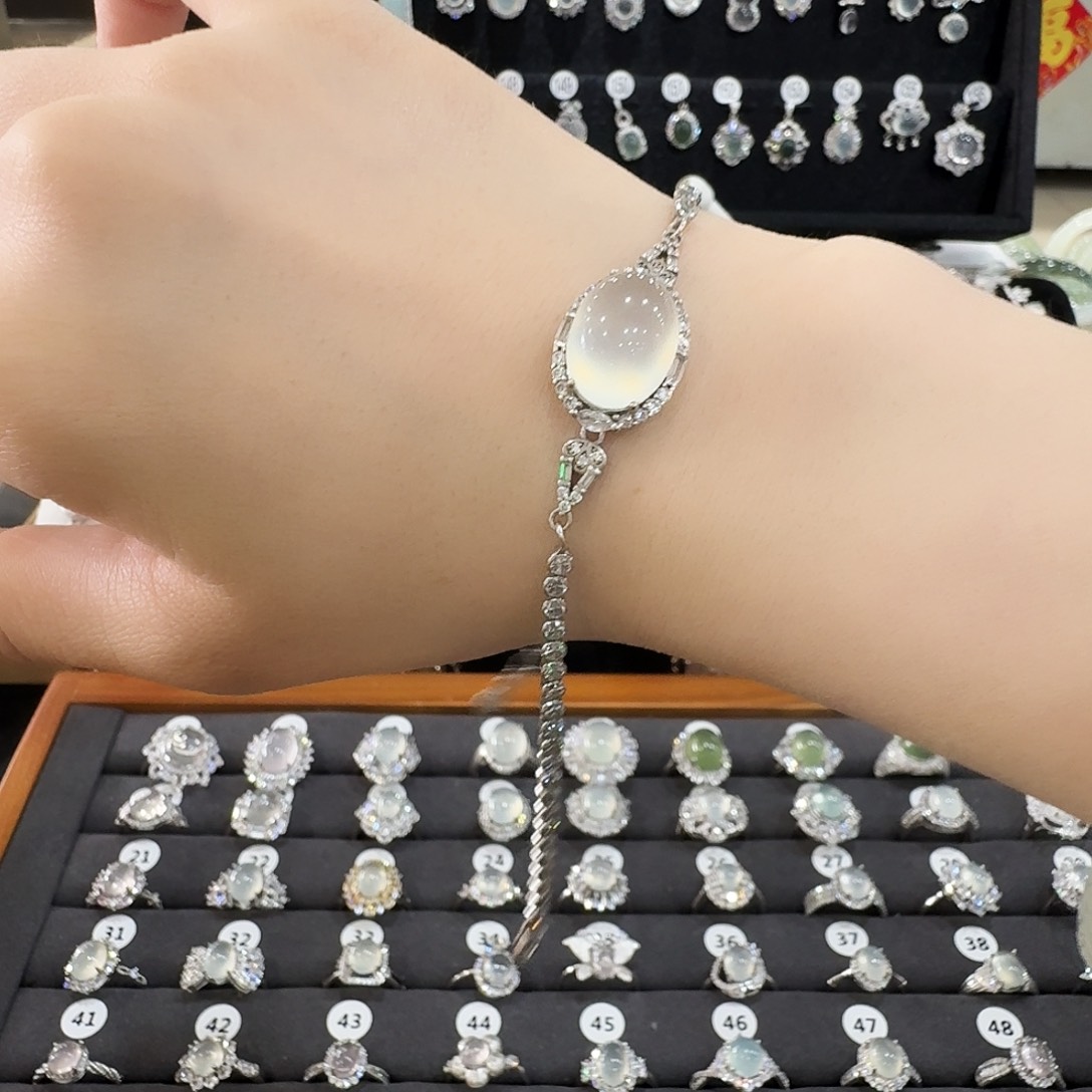 银S925镶嵌蛇纹石玉手链万*伊