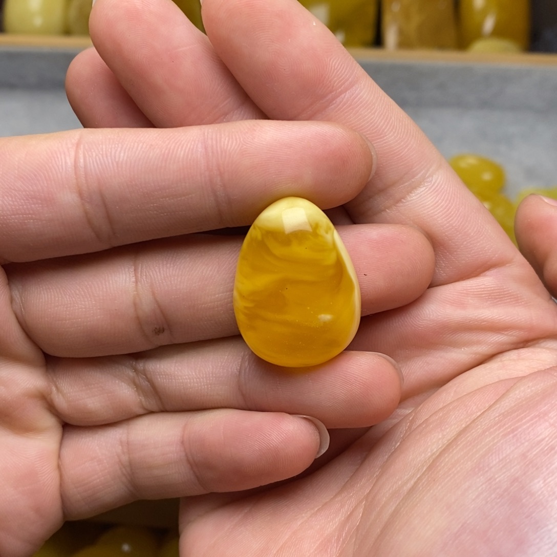 宸***号琥珀未镶嵌裸石蜜蜡