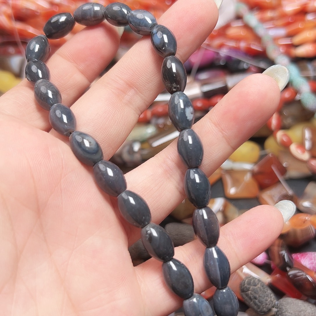 玛瑙/玉髓未镶嵌珠宝半成品K690。黑玛瑙一条8-12mm