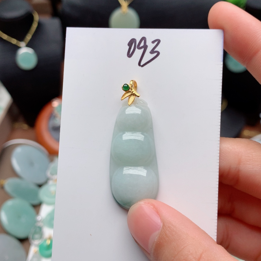翡翠颈饰银S925镀金镶嵌玉***成吊坠
