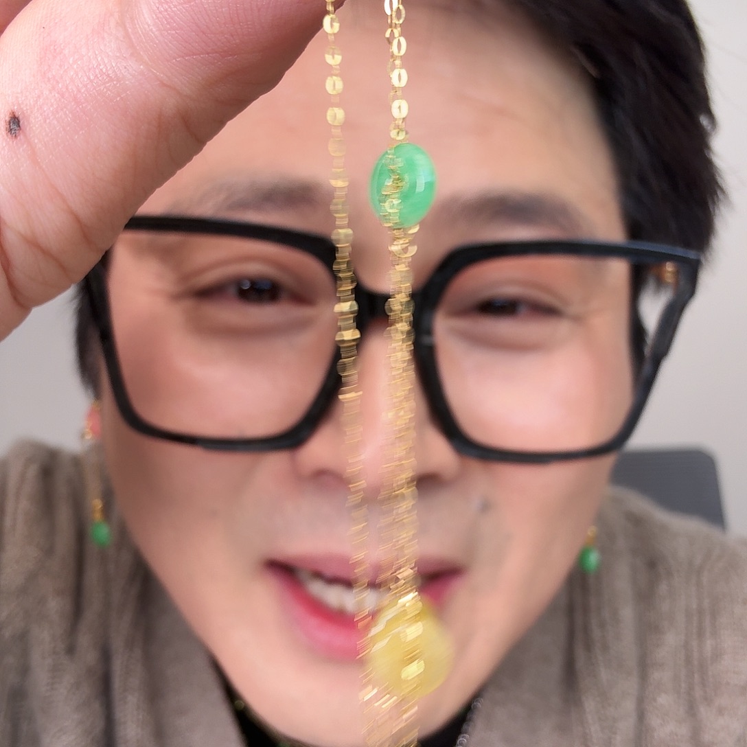 翡翠18K金镶嵌颈饰一件