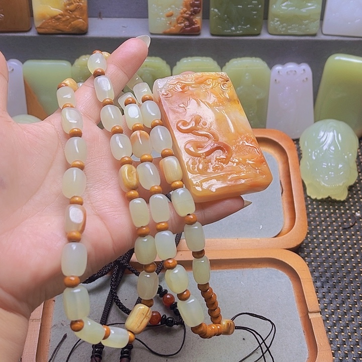 向***二新疆昆仑山脉料蛇牌