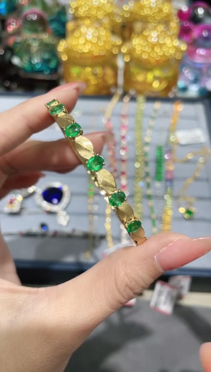 18K金镶嵌天然祖母绿手镯