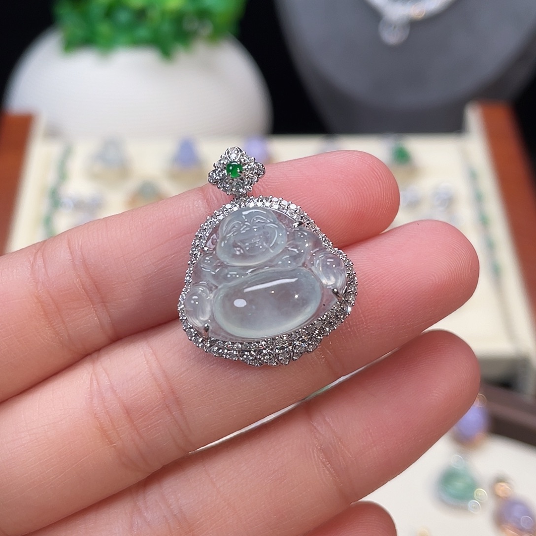 翡翠18K金镶嵌颈饰