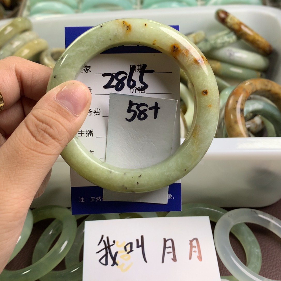 蛇纹石玉手镯未镶嵌2865