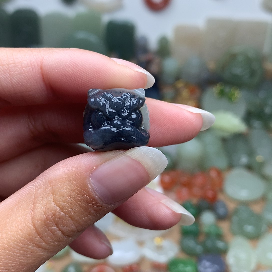 和田玉吊坠未镶嵌