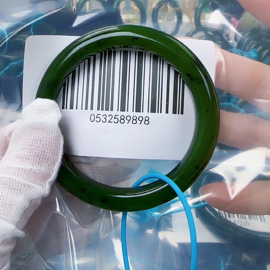 和田玉手镯未镶嵌微瑕57.4