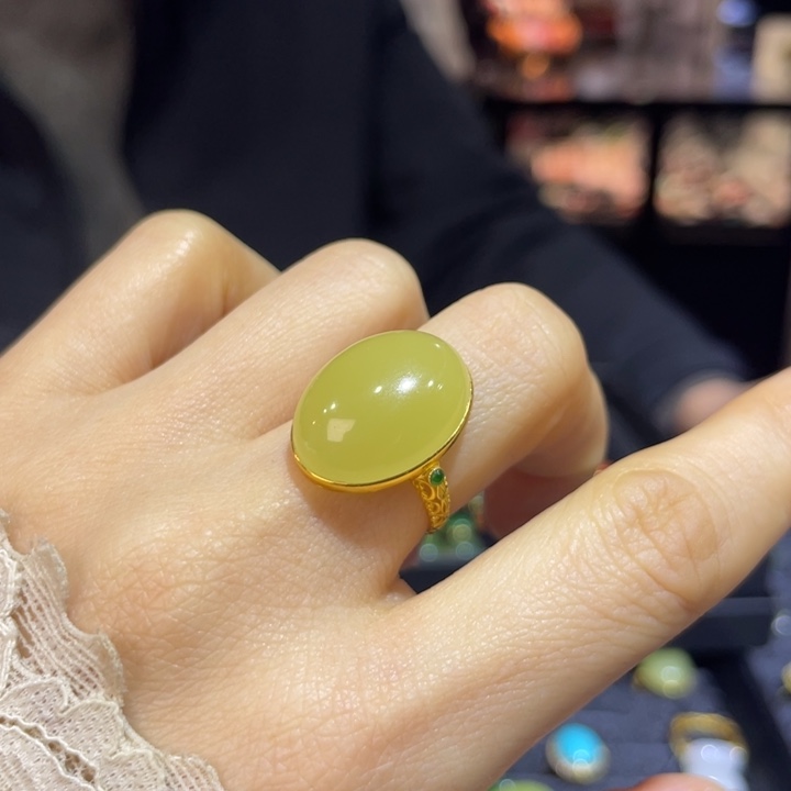 和田玉18K金镶嵌戒指