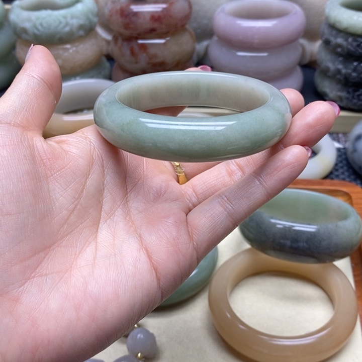 石英岩玉手镯未镶嵌