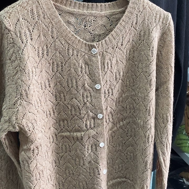 100%美丽诺羊毛凤尾花开衫颜色随机